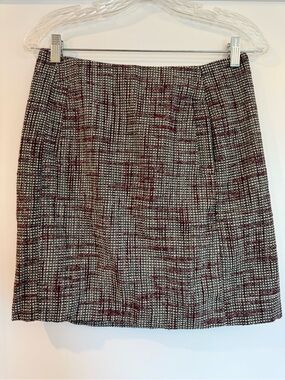 NWT! Banana Republic Mini Tweed Skirt in Black, White & Burgundy (Size 2)